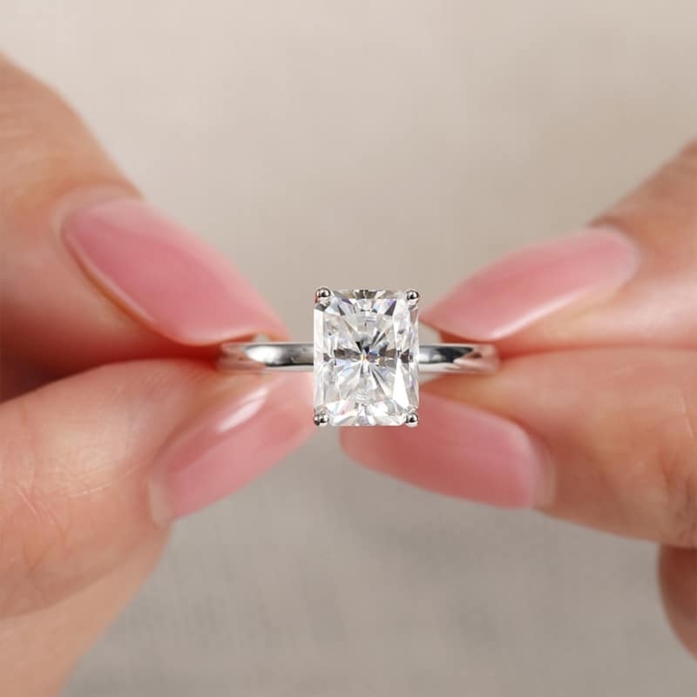 Radiant Cut Solitaire CZ Ring – 3 Carat 925 Silver – With Halo Setting